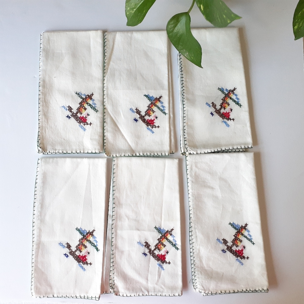 V I N T A G E:: 6pc Hand Crossstitch Table Linen Set